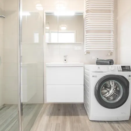 Zurawie Ii Popieluszki By Alqueen アパート